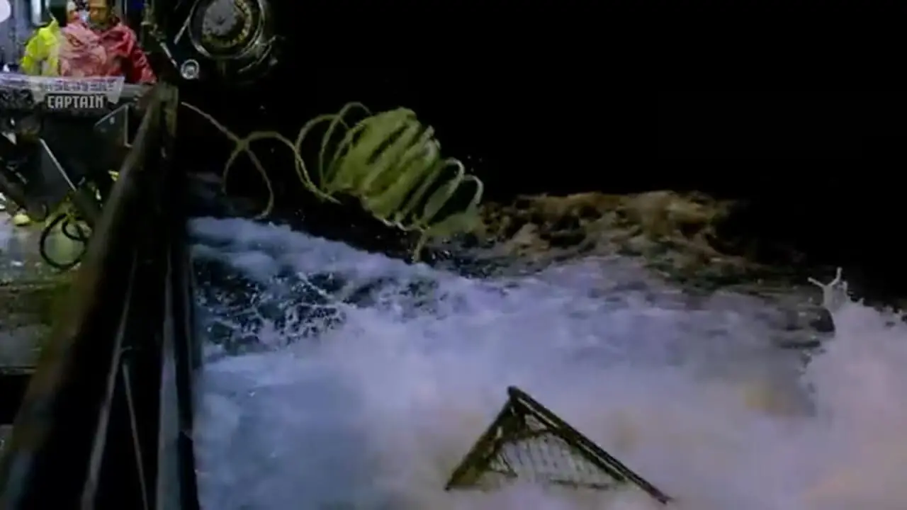 مراحل صید میلیون ها شاه خرچنگ از آبهای سرد و فرآوری آن ها در آمریکا