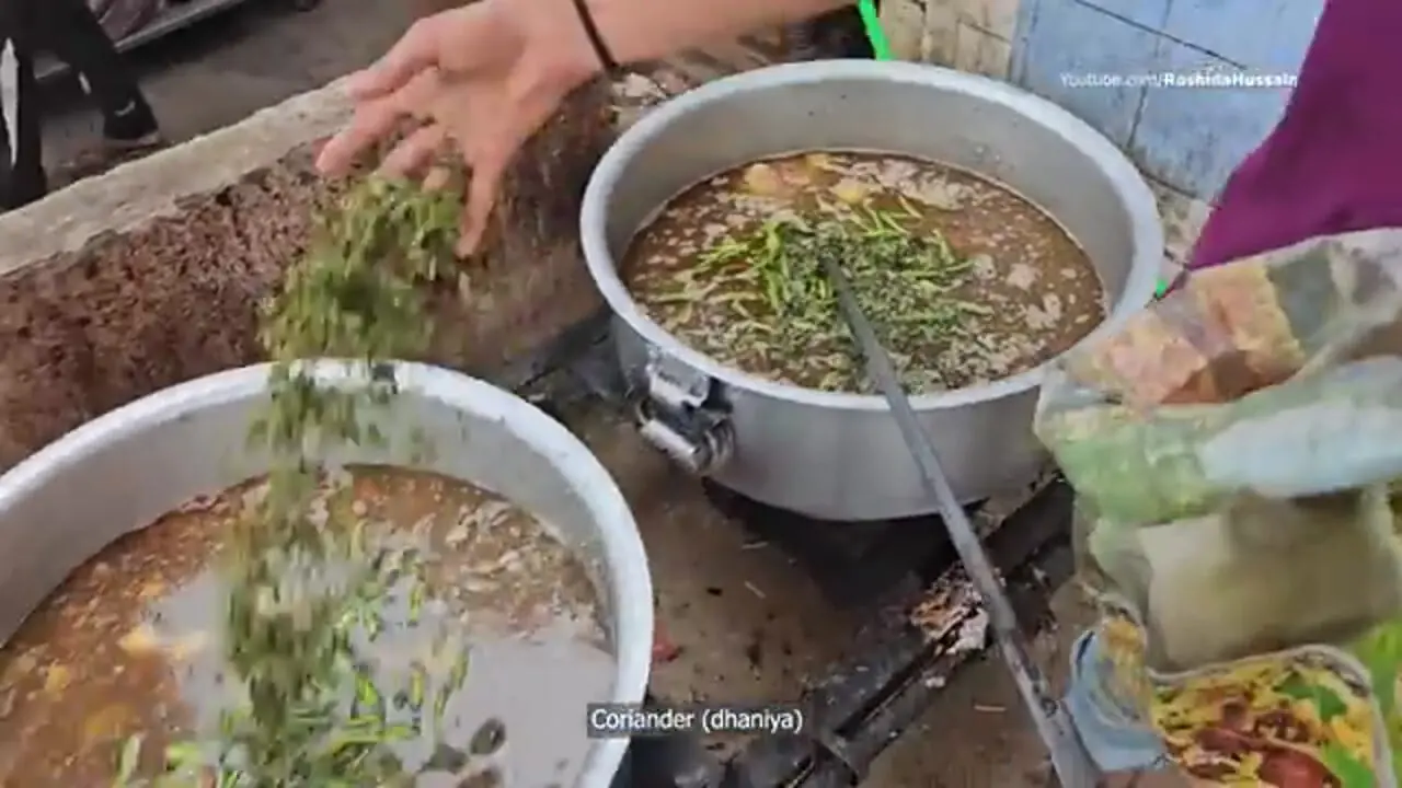 غذای خیابانی در پاکستان؛ پخت نخود پلوی پرطرفدار در کراچی