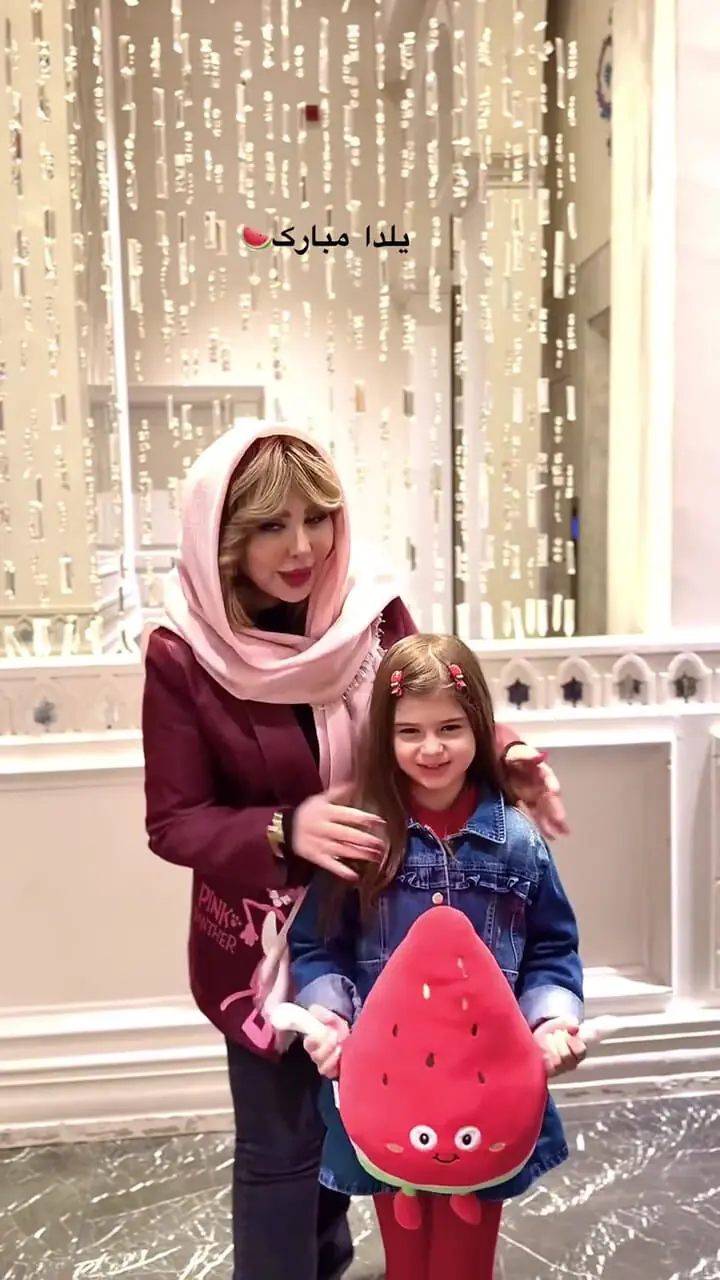 ببینید؛ شب یلدا ۱۴۰۴: قاب بامزه و خانوادگی نیوشا ضیغمی در شب چله