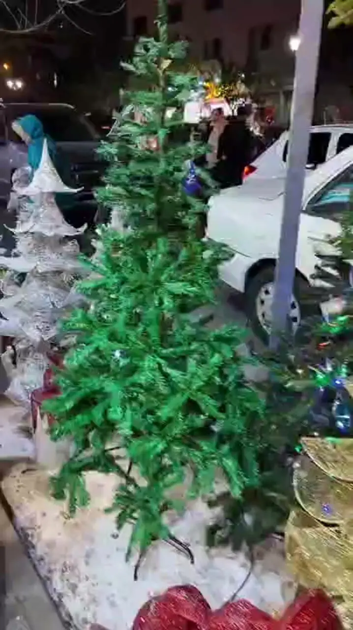 ببینید؛ حال و هوای کریسمس در خیابان‌های تهران