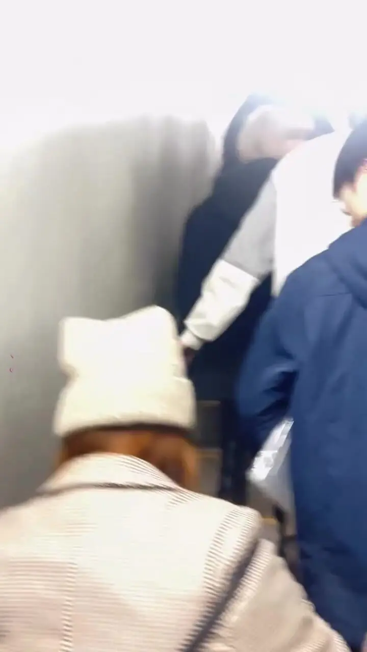 ببینید؛ مردی مهاجم در متروی تایوان وحشت ایجاد کرد