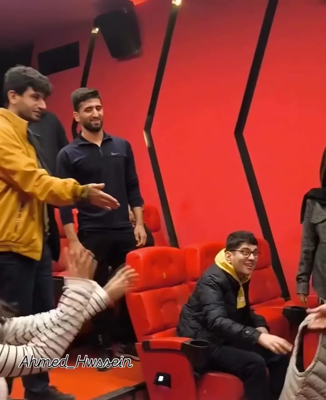 ببینید؛ شهاب حسینی در میان جوانان اوتیسم