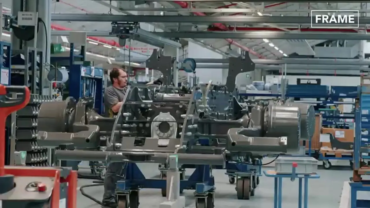 مراحل تولید ماشین آلات قدرتمند چوب خردکن در کارخانه ای در سوئد