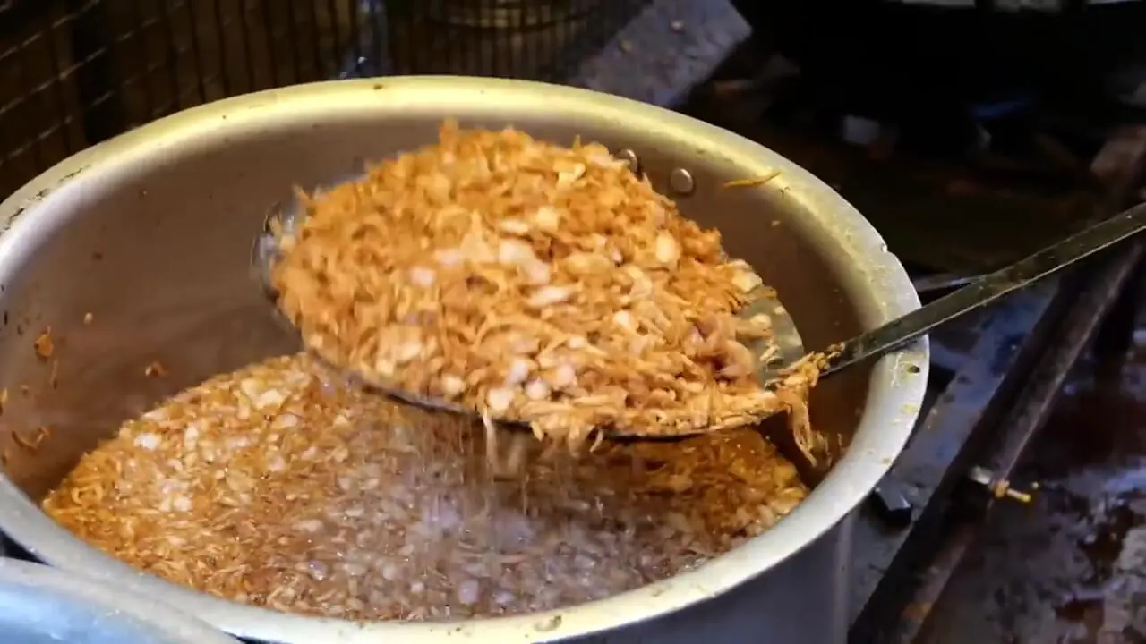 غذای خیابانی در هند؛ پخت کوفته گوشت کشمیری به روش سنتی در سرینگر