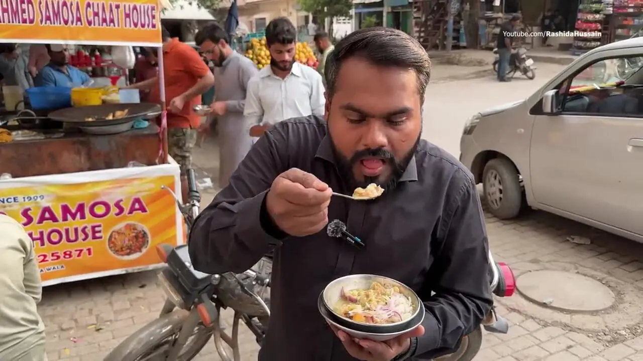 غذای خیابانی در پاکستان؛ تهیه سمبوسه سیب زمینی در کراچی