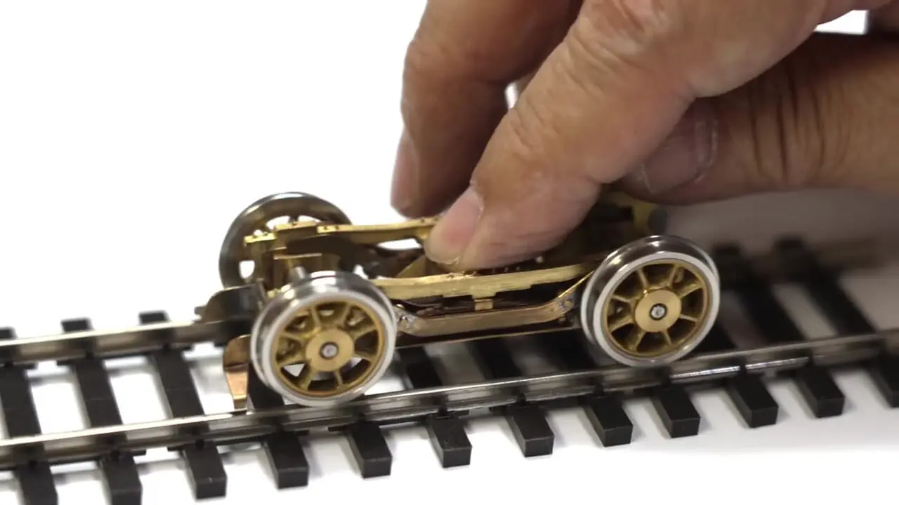 مراحل دیدنی ساخت یک قطار اسباب بازی توسط استاد ژاپنی