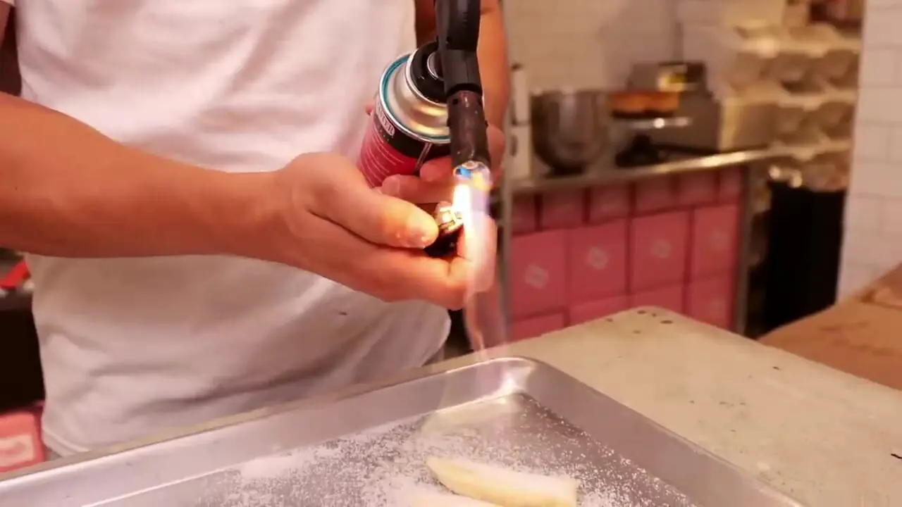 غذای خیابانی در آمریکا؛ تهیه چیز کیک موز در نیویورک