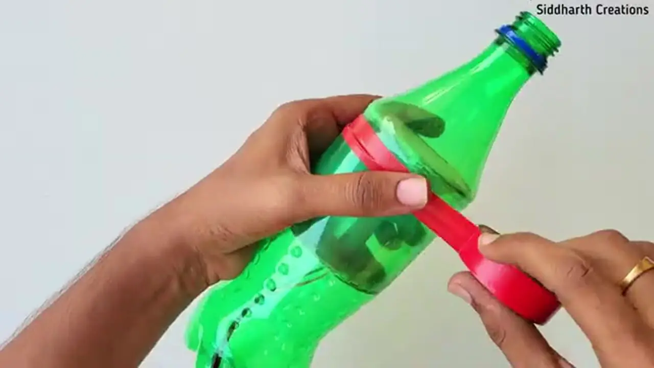 نحوه درست کردن یک جارو دستی خلاقانه با بطری نوشابه در خانه