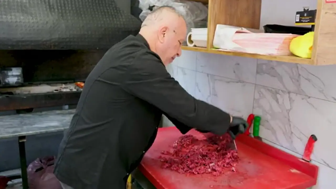 ببینید| غذای خیابانی در ترکیه؛ پخت پیده، لاهماجون و کباب کوبیده در استانبول