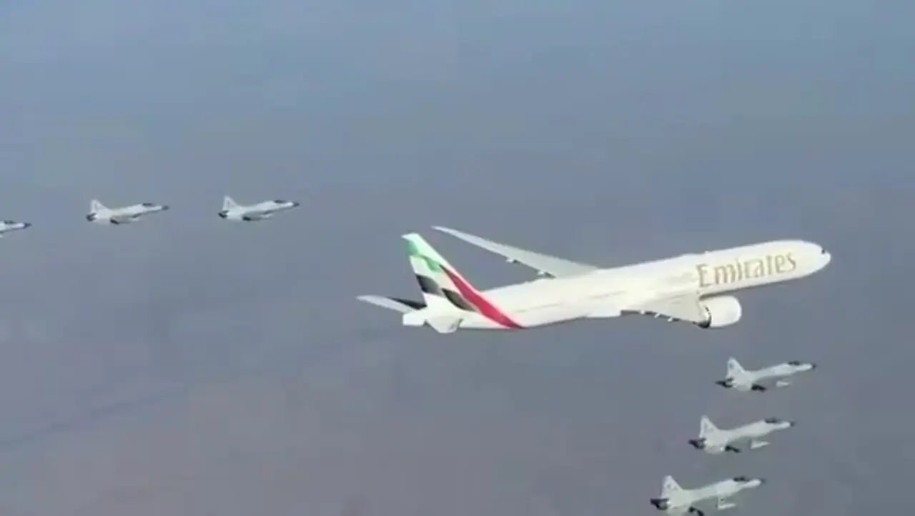 ببینید؛ حفاظت از هواپیمای محمد بن زاید، رئیس امارات با جت‌های JF-۱۷ پاکستان