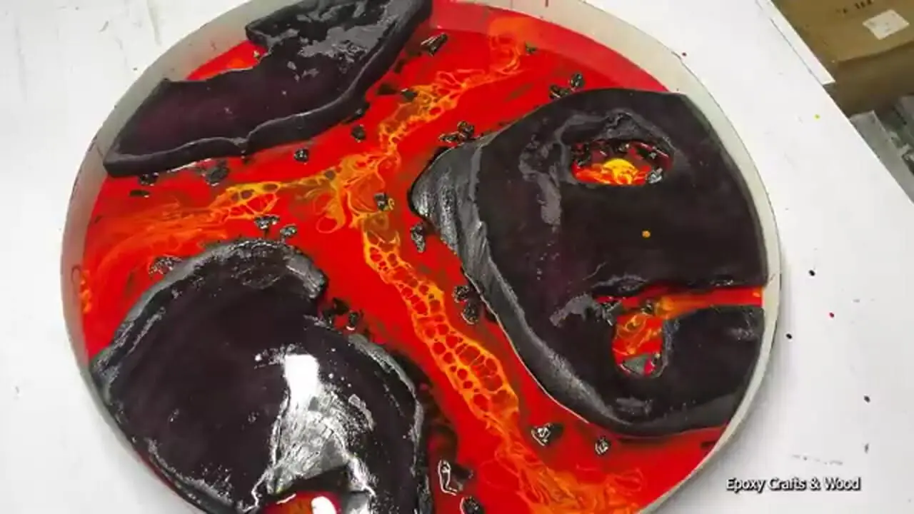 مراحل ساخت یک میز زیبا با چوب های سوخته در ویتنام