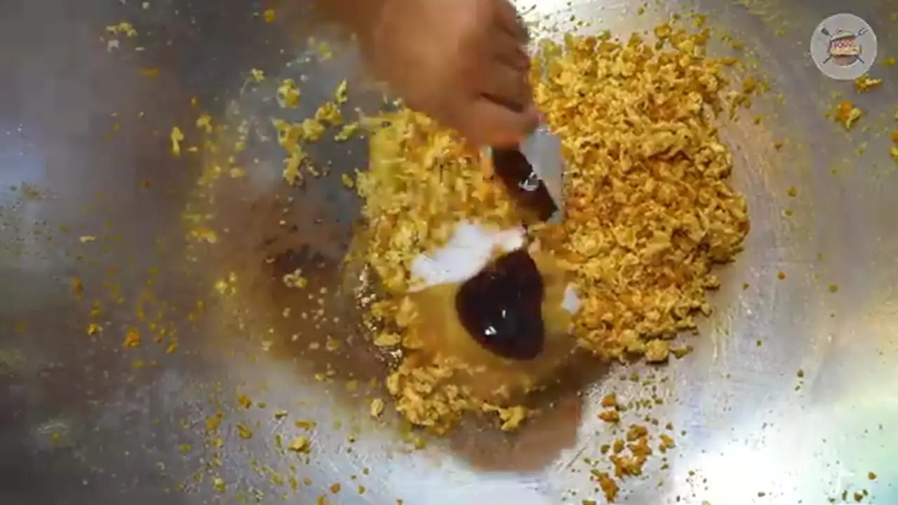 ببینید| غذای روستایی در سنگاپور؛ پخت یک غذای سنتی با میگو، تخم مرغ و سبزیجات