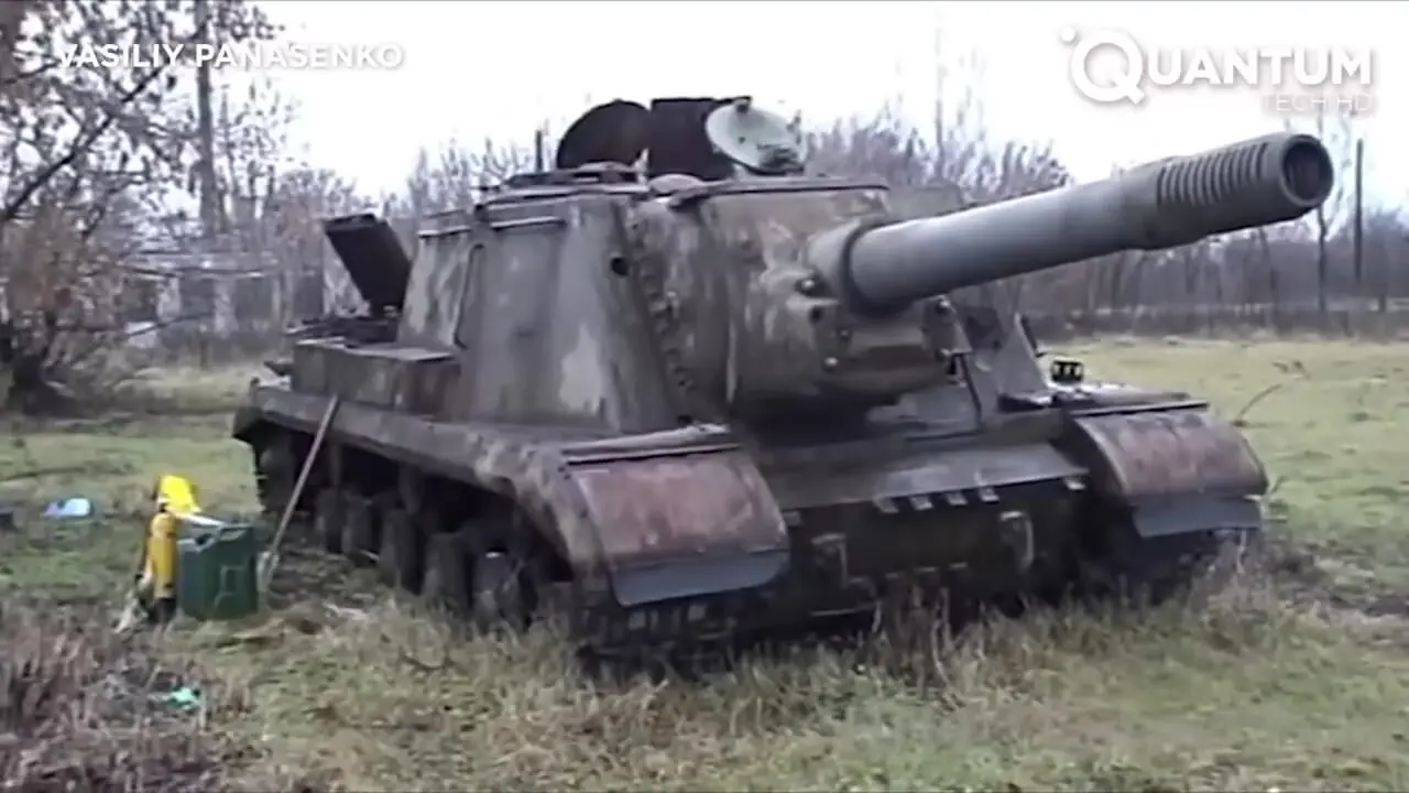 مراحل بیرون آوردن یک تانک قدیمی جنگ جهانی دوم از رودخانه و راه اندازی آن