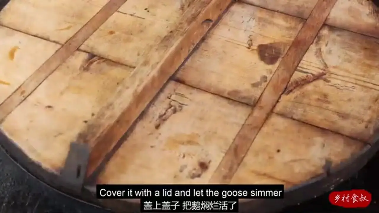 غذای روستایی در چین؛ پخت یک غذای سنتی با غاز