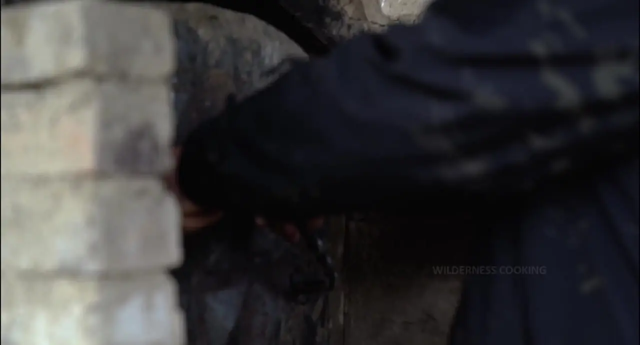 ببینید| غذای روستایی در آذربایجان؛ پخت بوقلمون با شاه بلوط و میوه خشک در طبیعت