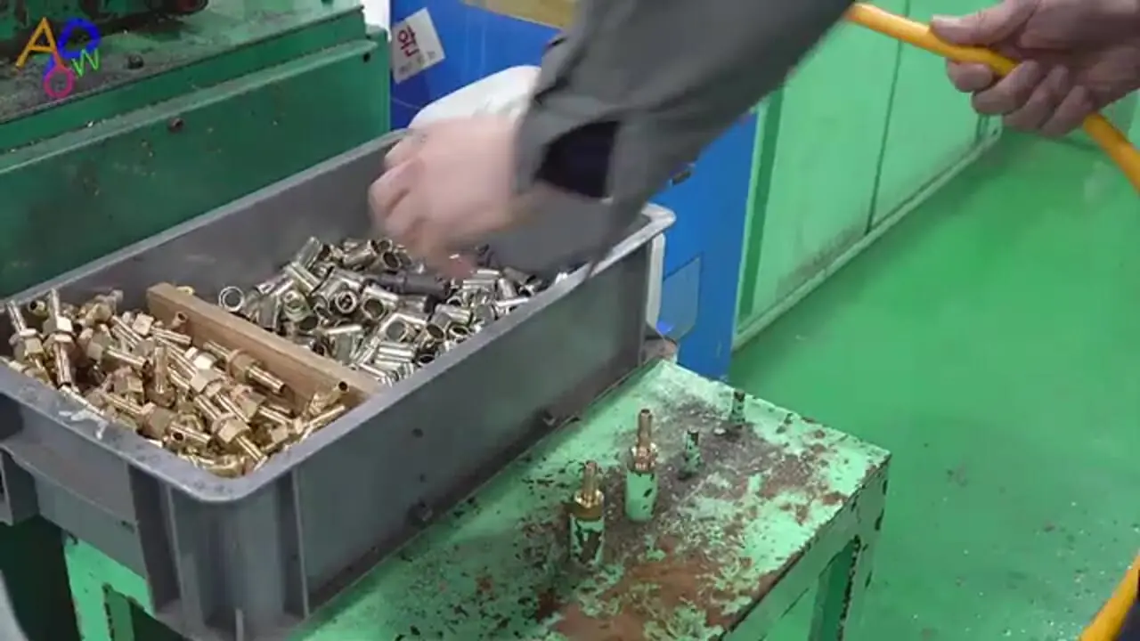 ببینید| شلنگ آب چگونه در کره جنوبی ساخته می شود؟