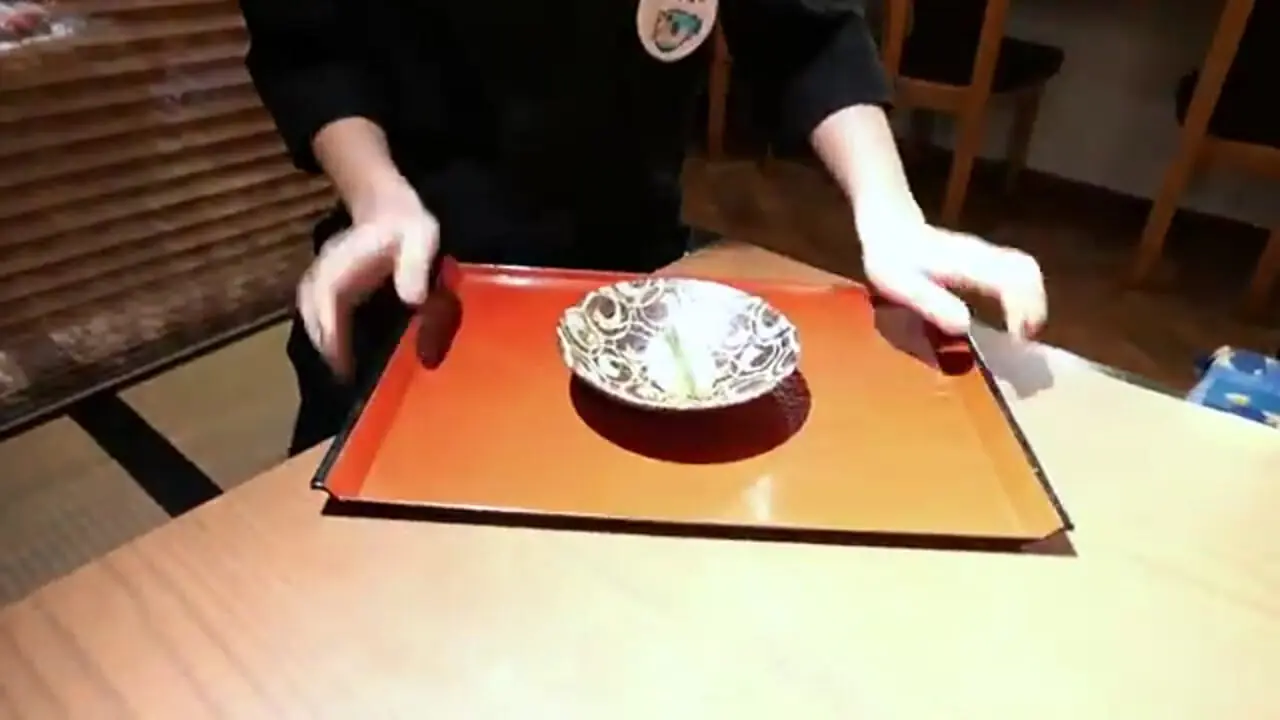 ببینید| غذای خیابانی در ژاپن؛ تهیه انواع غذا با ماهی بادکنکی سمی در اوکیناوا