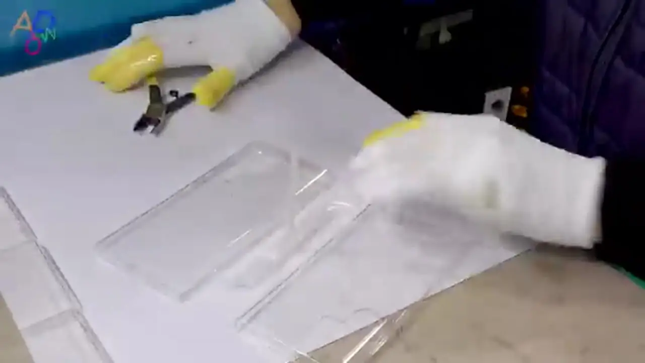 ببینید| فرآیند دیدنی تولید قاب گوشی های هوشمند در کره جنوبی