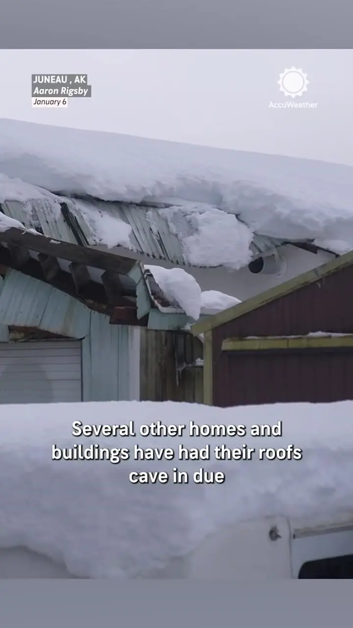 دفن خودروها زیر برف سنگین در آلاسکا