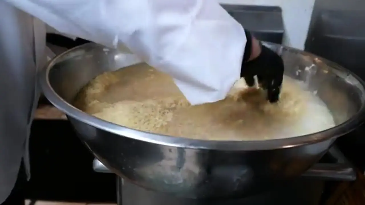 غذای خیابانی در آمریکا؛ پخت ازبکی پلو با گوشت بره در شیکاگو