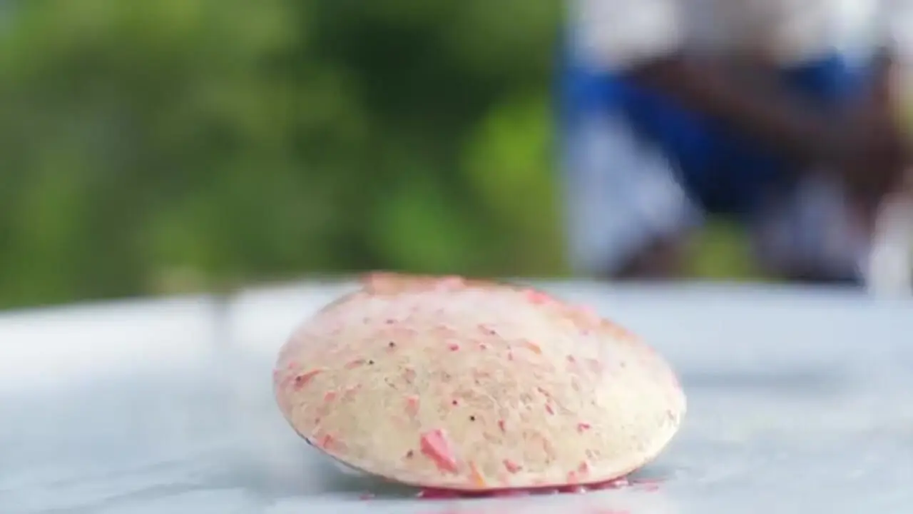 ببینید| غذای روستایی در هند؛ تهیه مربا با سیب، انبه، کیوی، توت‌فرنگی، هندوانه، میوه اژدها و...