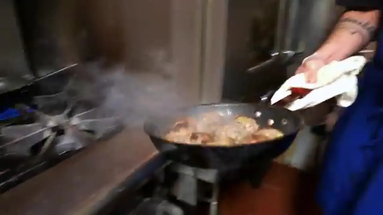 ببینید| غذای خیابانی در آمریکا؛تهیه محبوب ترین استیک در شیکاگو