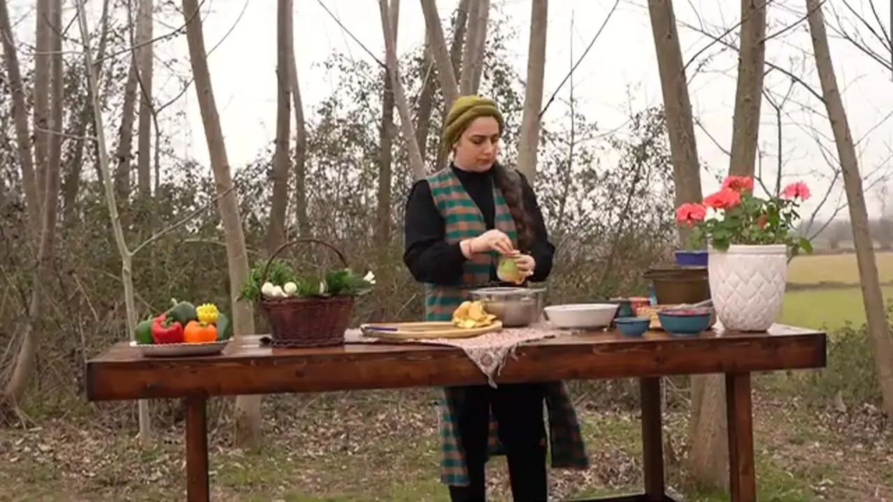 ببینید| غذای روستایی در ایران؛ پخت بلدرچین شکم پر در جنگل