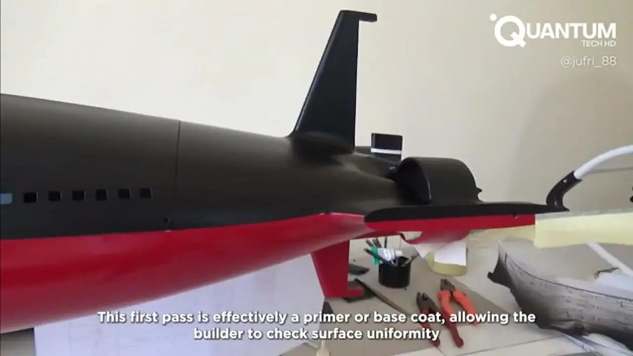 ببینید| مراحل ساخت یک زیردریایی کنترل از راه دور خلاقانه در اندونزی