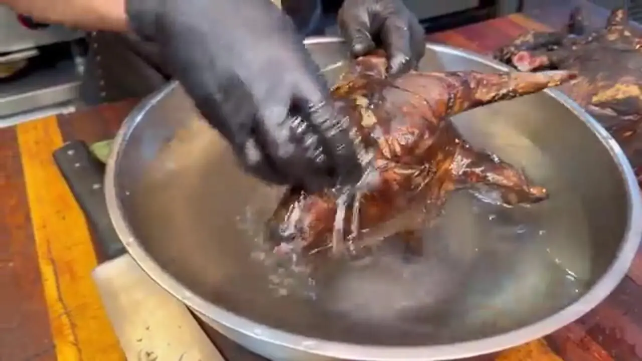 ببینید| غذای خیابانی در ایران؛ طبخ کله پاچه در تهران