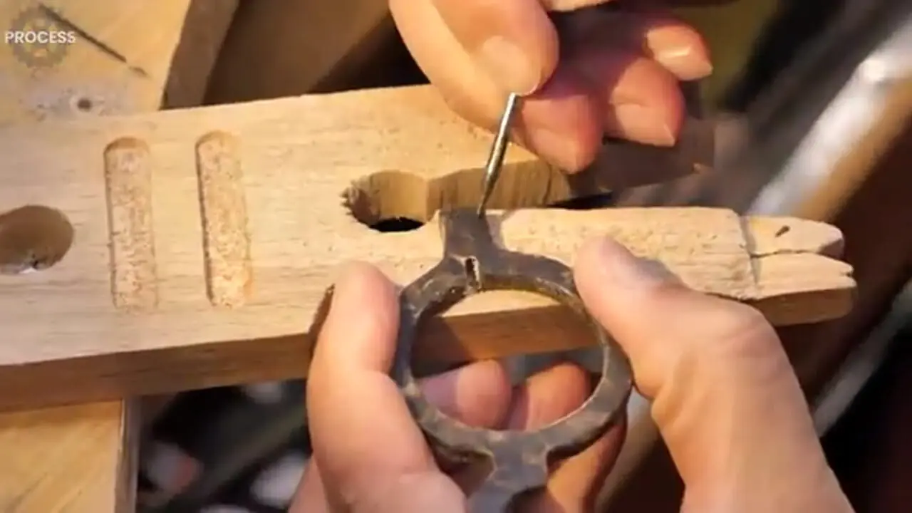 ببینید| فرآیند ساخت عینک‌های دست‌ساز با طراحی منحصربه‌فرد در کره جنوبی