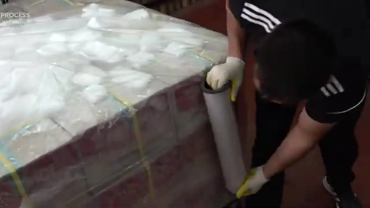 ببینید| فرآیند دیدنی تولید انبوه یخ خشک در کارخانه ای در کره جنوبی