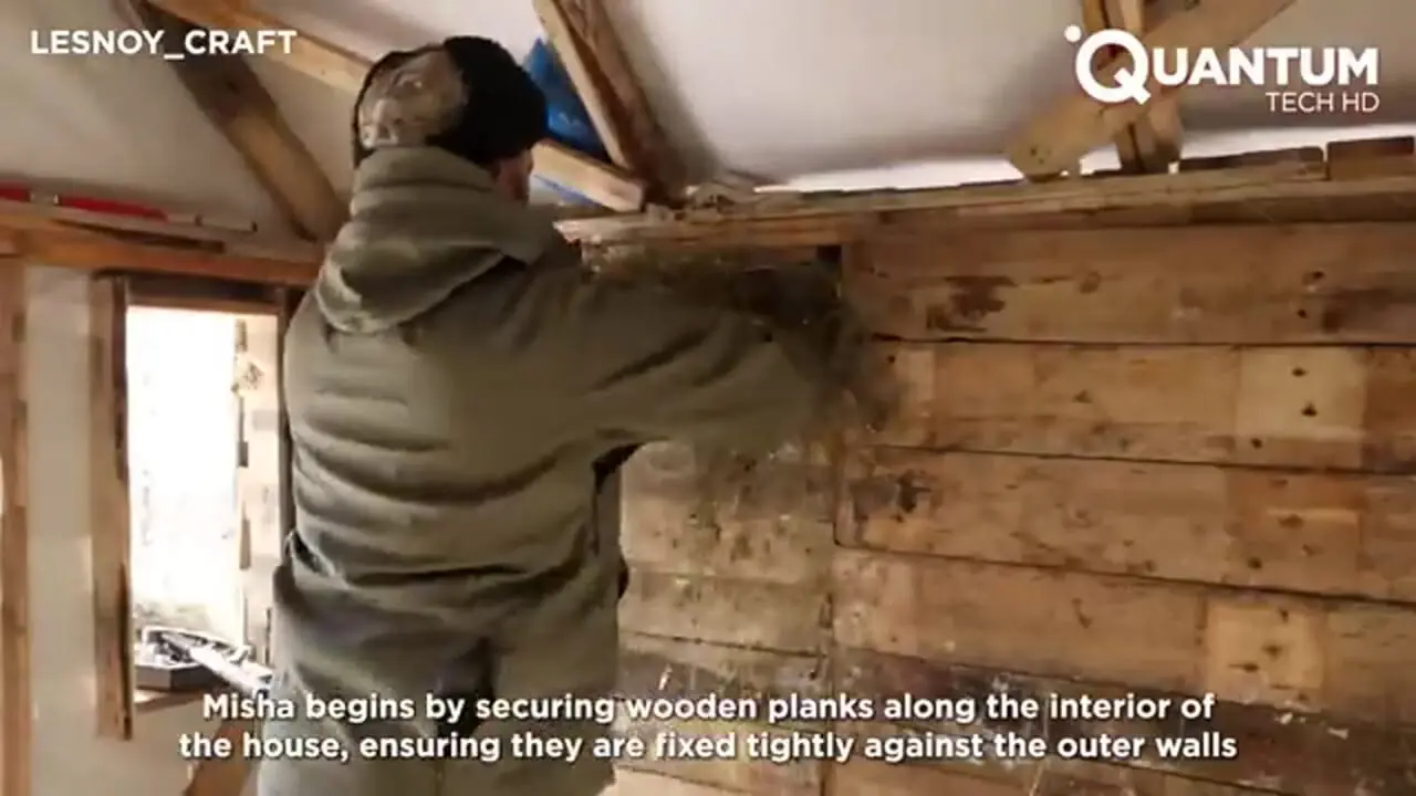 ببینید| ساخت یک کلبه زیبا با پالت چوبی در جنگل های اوکراین