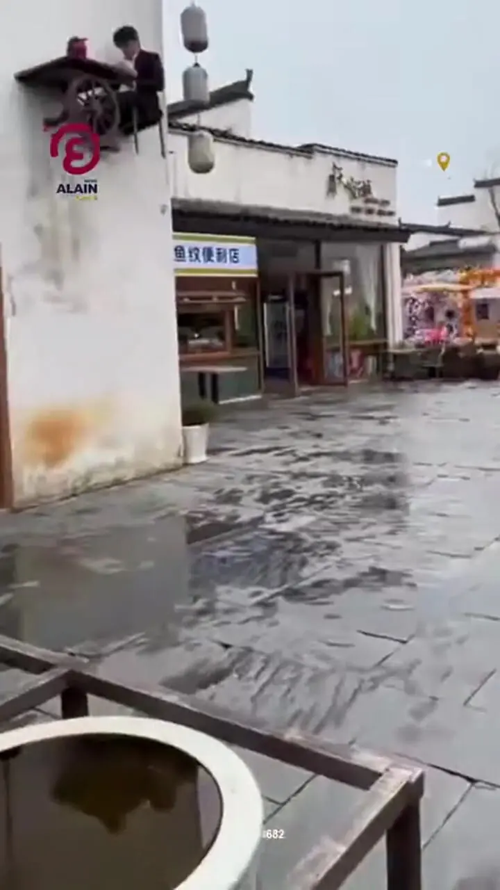 نشستن و کتاب خواندن در چین پول‌ساز شد