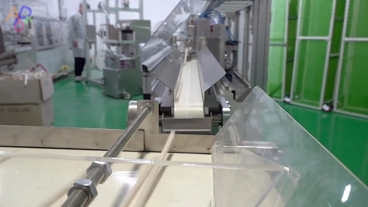 ببینید| مراحل تولید میلیون ها عدد نی کاغذی در کارخانه ای در کره جنوبی