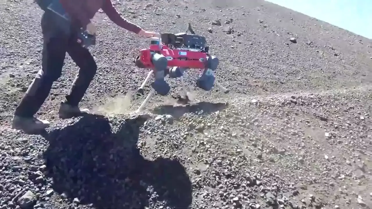 ببینید| سگ رباتیک فوران‌های آینده آتشفشانی را بو می‌کشد