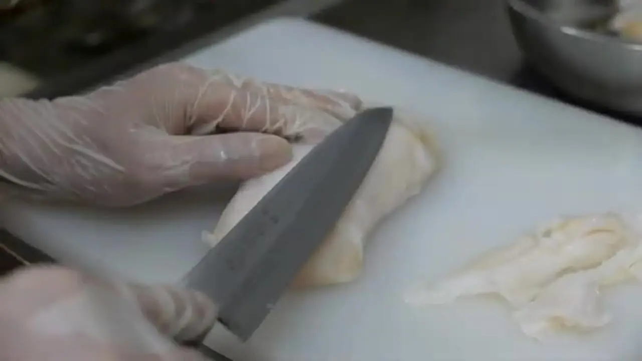 غذای خیابانی در پالائو؛ برنج سرخ کرده با صدف غول پیکر در کرور