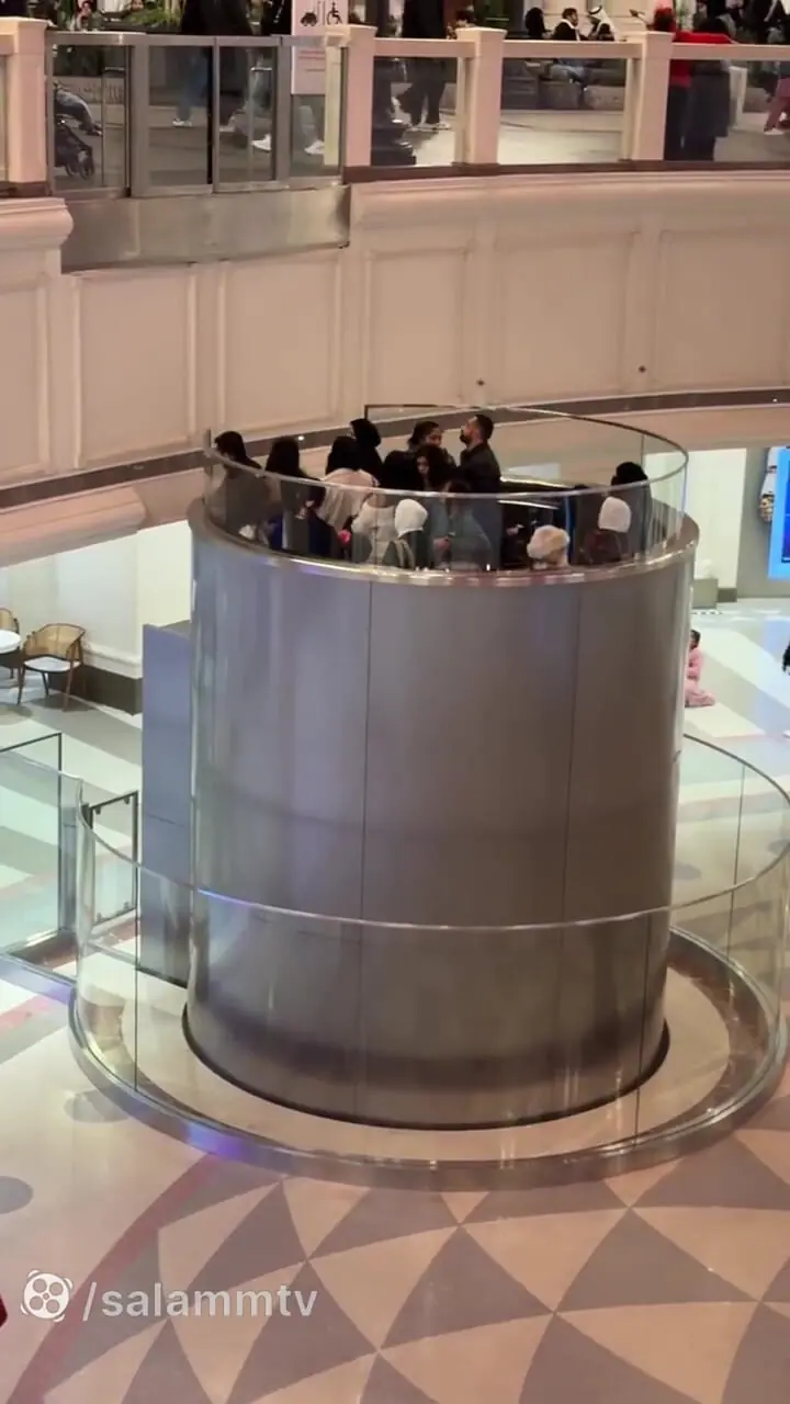آسانسور بامزه و بی‌نظیر یک مرکز خرید شیک در کویت