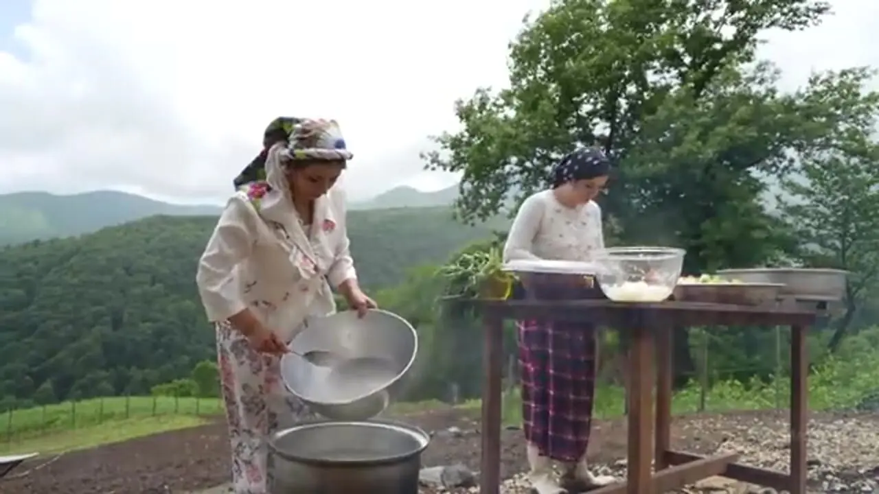 غذای روستایی در ایران؛ پخت پلو و کوفته شامی در روستایی کوهستانی