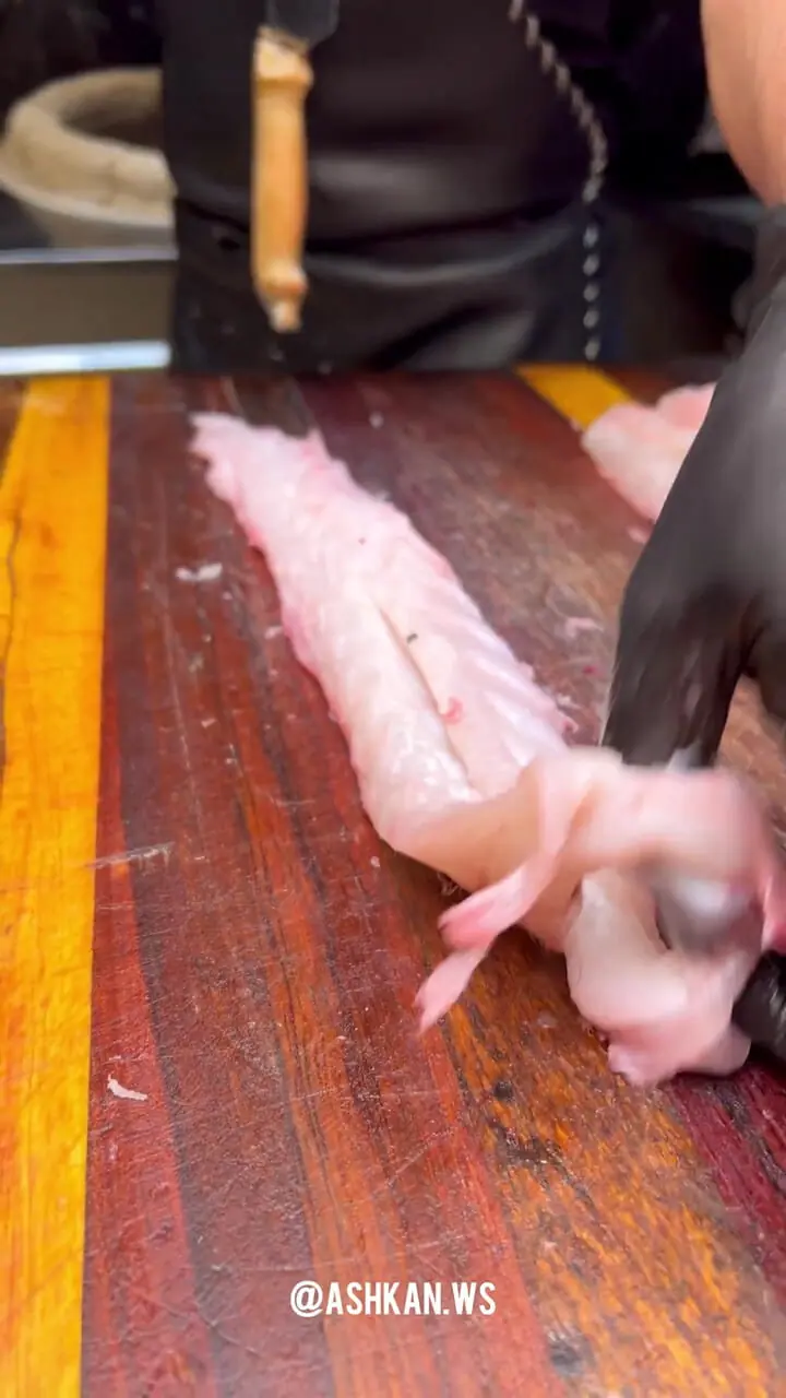 غذای خیابانی در ایران؛ کباب ماهی هامور با سس مخصوص