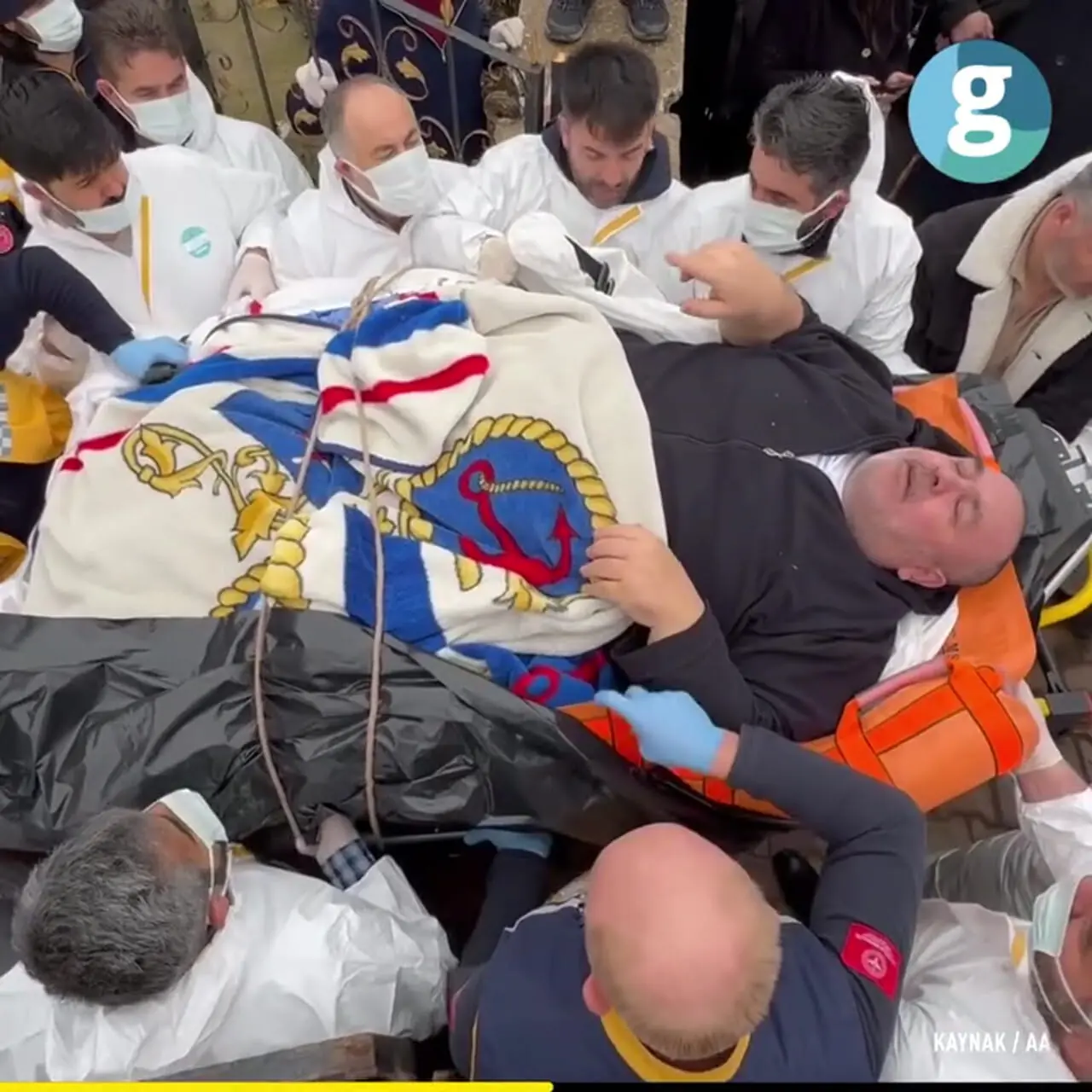 عملیات انتقال بیمار پافیلی با وزن ۳۰۰ کیلوگرم