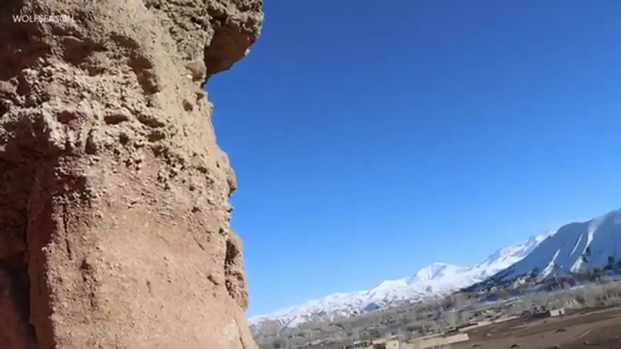 ببینید| غذای روستایی در افغانستان؛ پخت بولانی سنتی در غار توسط زوج افغان