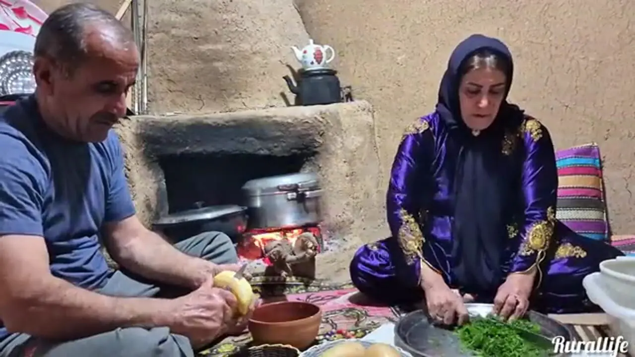 غذای روستایی در ایران؛ پخت شوید پلو با مرغ سرخ شده در روستا