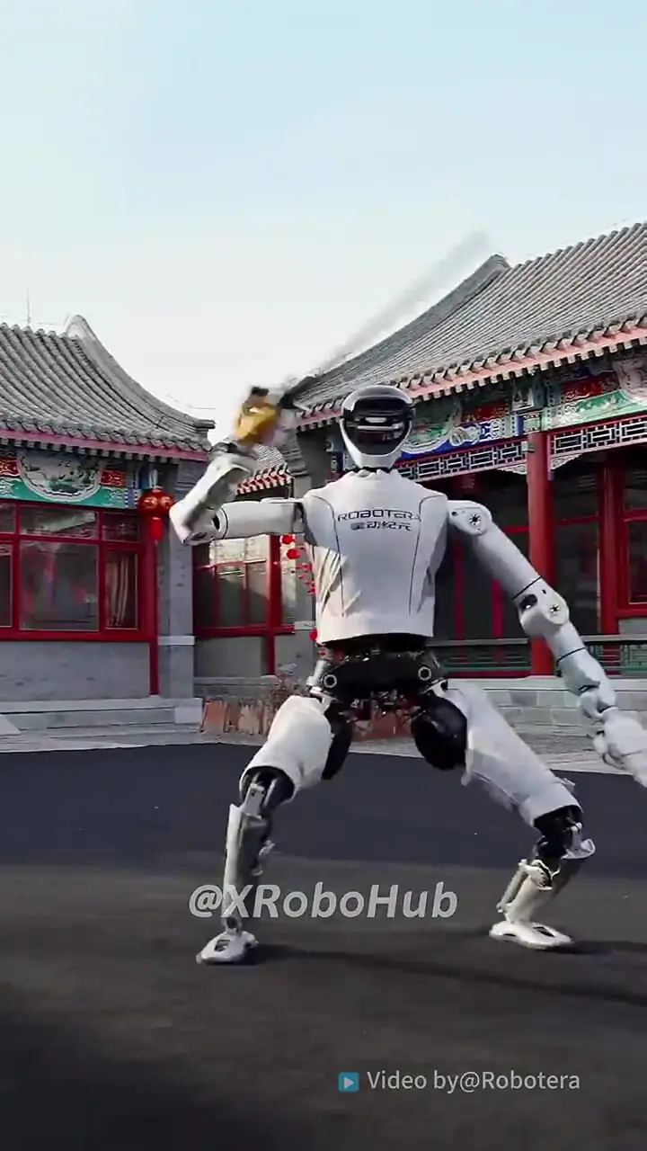 ببینید| شمشیر در دست ربات انسان‌نما؛ تلفیق سنت و فناوری در نمایش مهارت‌های رزمی