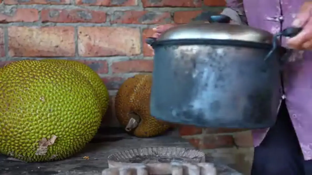 غذای روستایی در چین؛ برداشت جک فروت و پخت غذاهای متنوع با آن در روستا