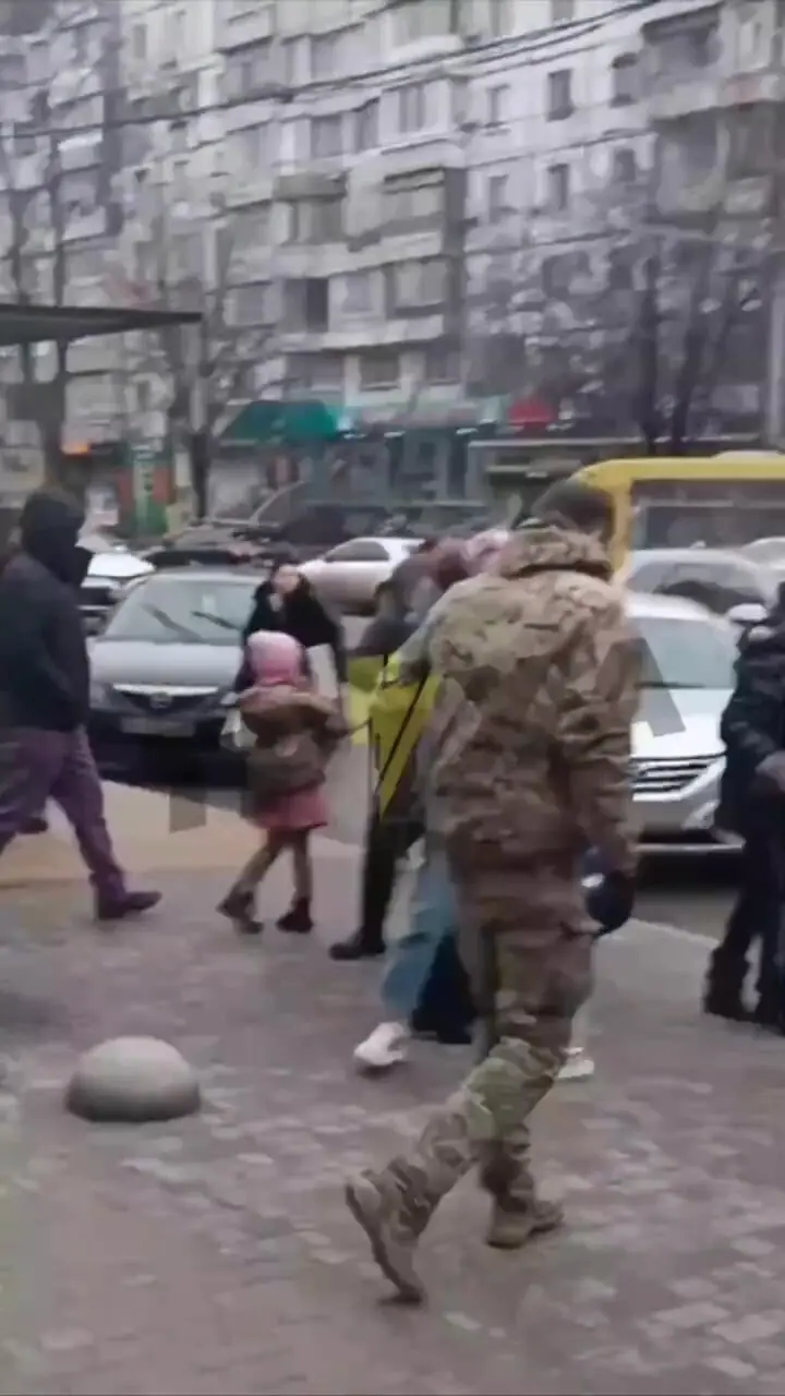 ببینید ی سربازگیری خشن در اوکراین وایرال شد!