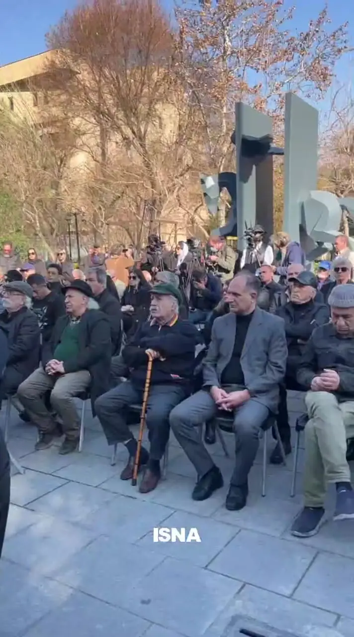 تصاویری از مراسم بدرقه مرحوم عنایت بخشی