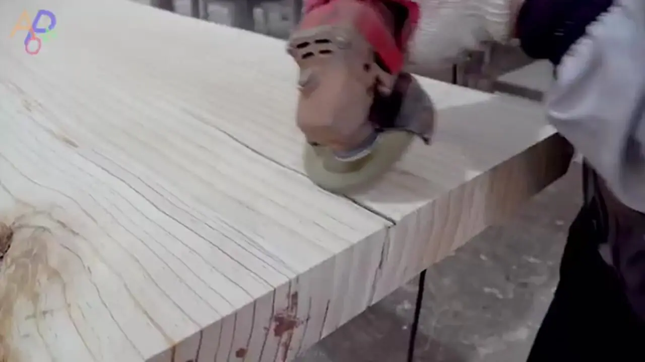 فرآیند تولید انبوه میز ناهارخوری با چوب درخت کاج در کره جنوبی