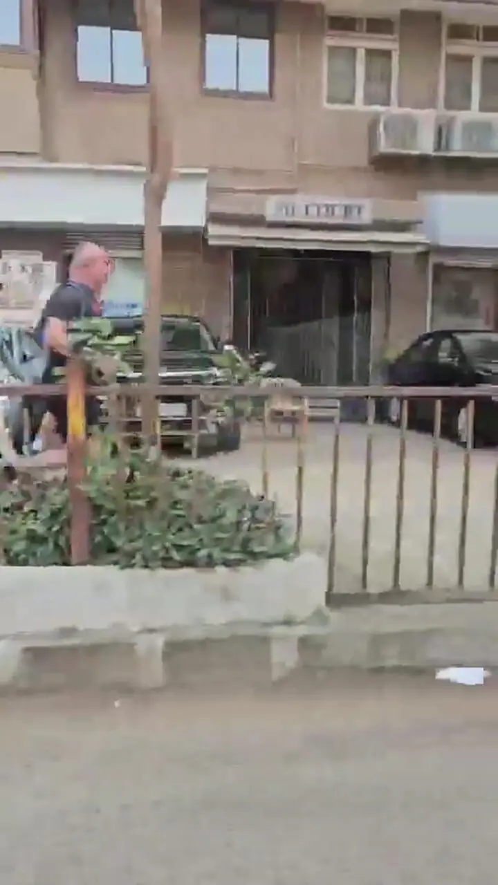 ورزش صبحگاهی ماکرون با عینک دودی در بمبئی آلوده سوژه شد!