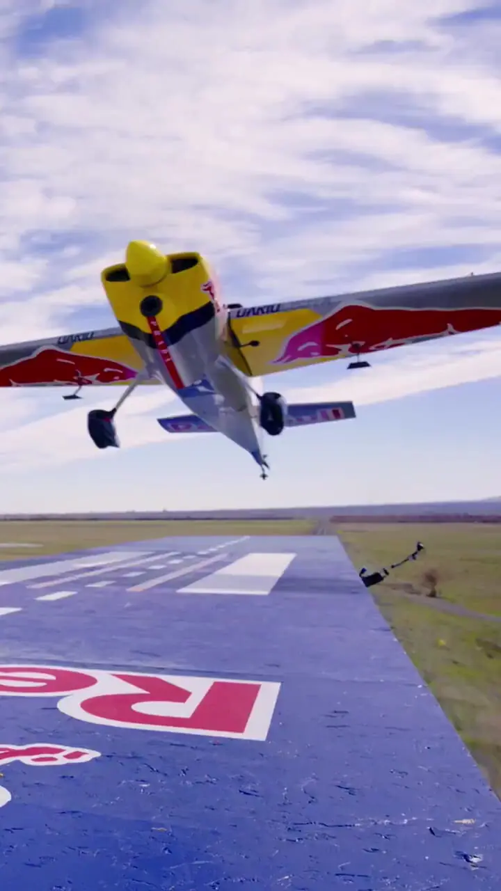 اولین خلبانی که روی قطار نشست