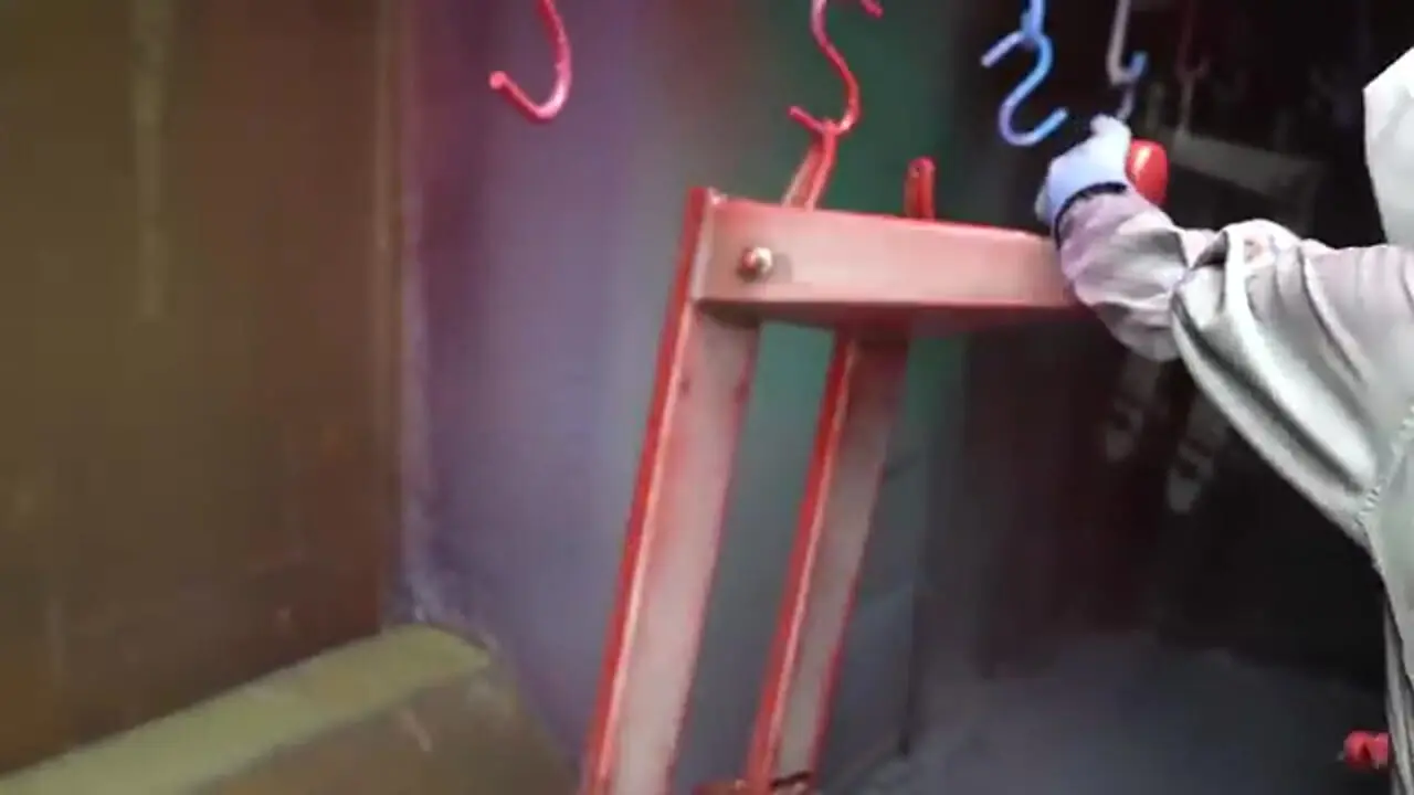 مراحل تولید انبوه جک پالت دستی در کارخانه ای مدرن در ژاپن